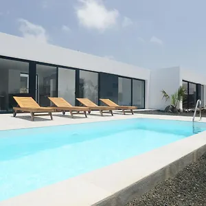  Villa Duna Colorada